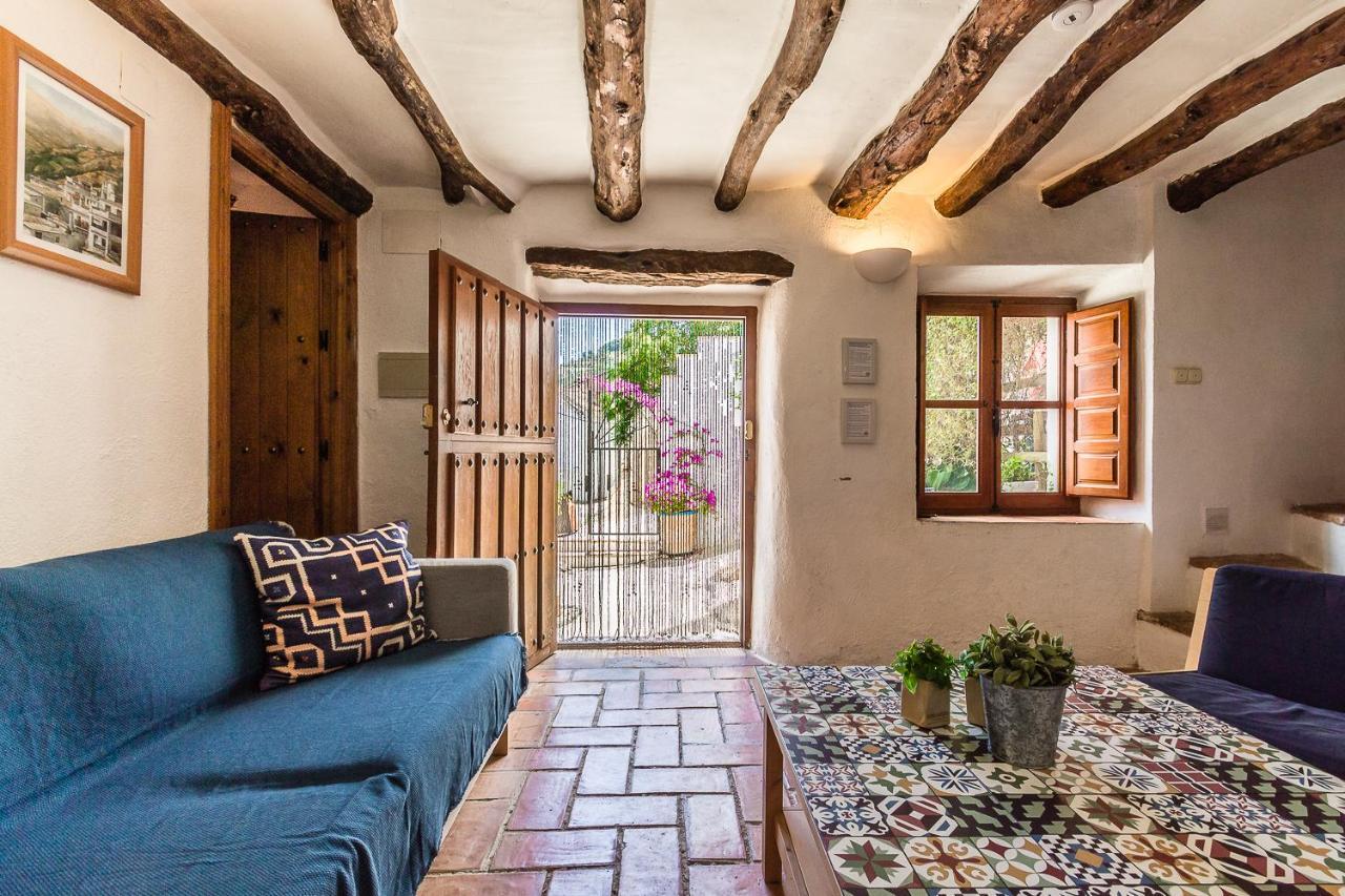 Casa Mundo - 16Th Century Traditional White Village House With Pool Pinos del Valle Bagian luar foto