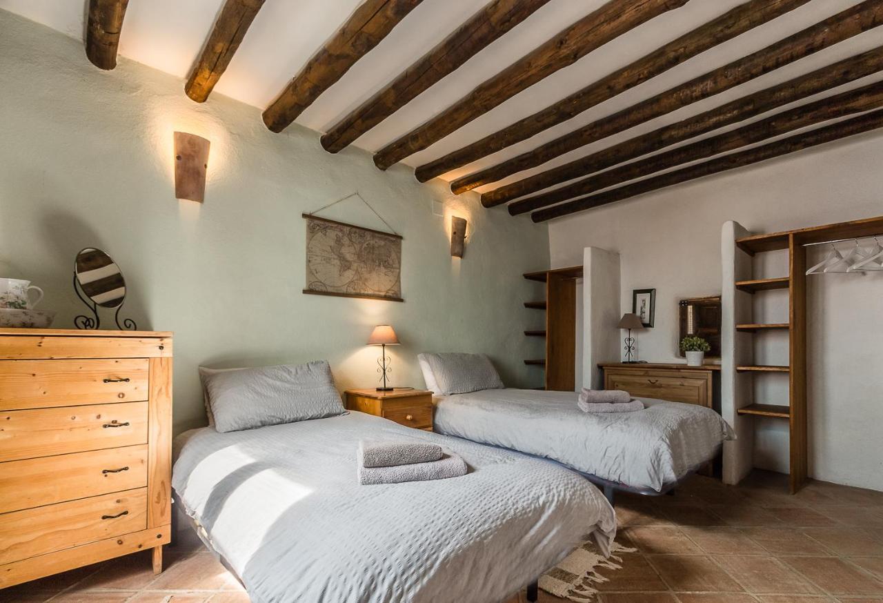 Casa Mundo - 16Th Century Traditional White Village House With Pool Pinos del Valle Bagian luar foto