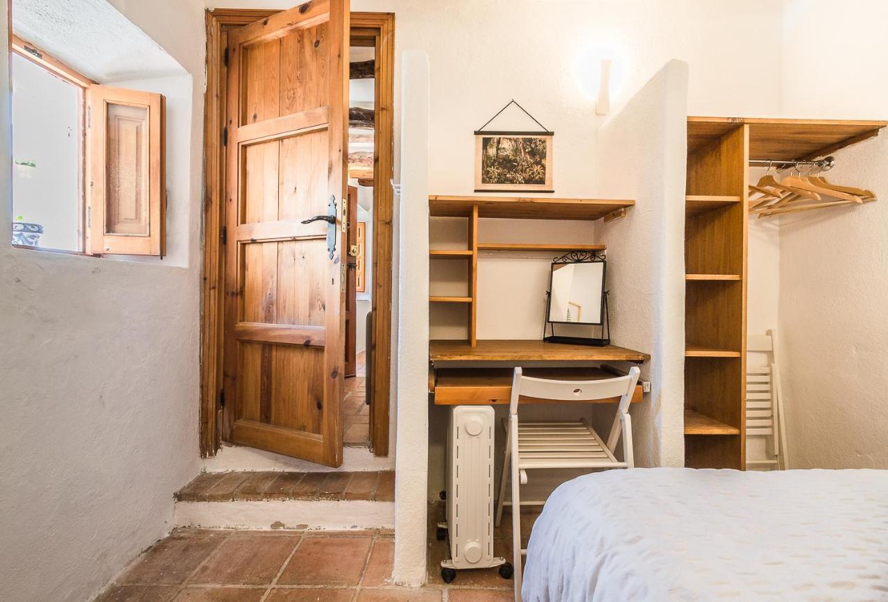 Casa Mundo - 16Th Century Traditional White Village House With Pool Pinos del Valle Bagian luar foto